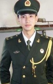 从吃瓜网红到李易峰：娱乐圈热潮的兴起与多元发展