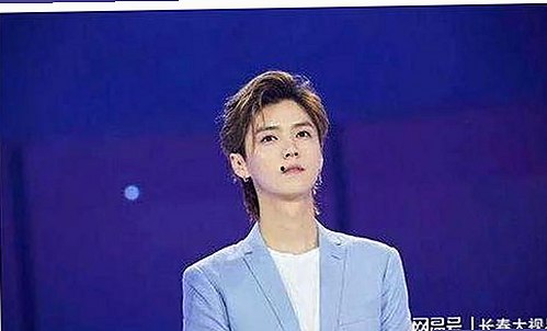 娱乐圈风云再起：恋情疑云与跨界新动态